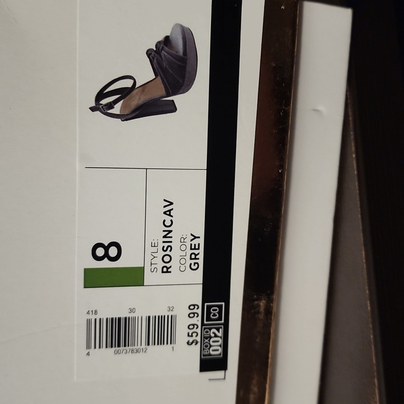 Lauren Conrad Grey Heels size 8 - Picture 5 of 5